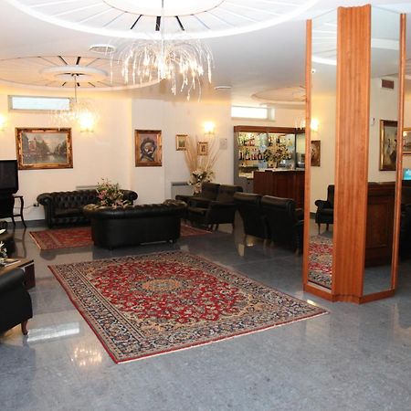 Royal Hotel Cosenza Esterno foto