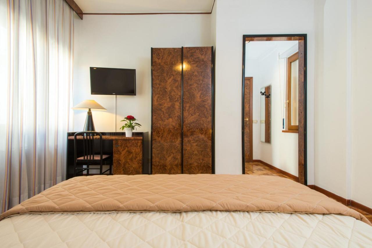 Royal Hotel Cosenza Esterno foto