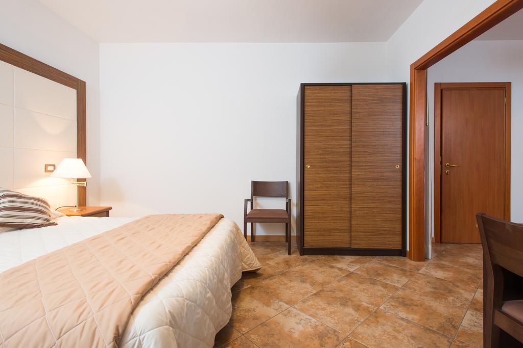 Royal Hotel Cosenza Esterno foto